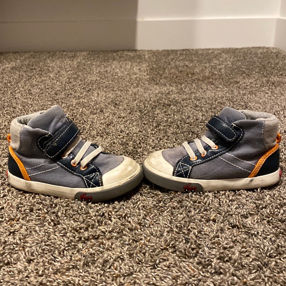 see Kai run no tie shoes